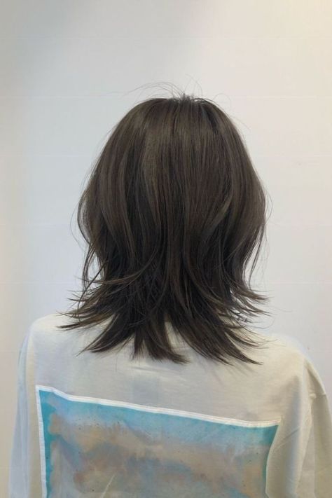 Wolfcut Hair Short Straight, Girl Mullet Straight Hair, Wolfcut Back View, Korean Wolf Cut Hair Short, Hush Cut Hair Short, Mid Length Wolf Cut, Hush Cut Short, Asian Short Hair, Hair Inspiration Short