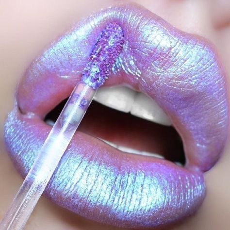 Holographic Lips, Blue Lips, Lip Beauty, Trendy Makeup, Lip Art, Makeup Goals, Purple Glitter, Jeffree Star, Creative Makeup