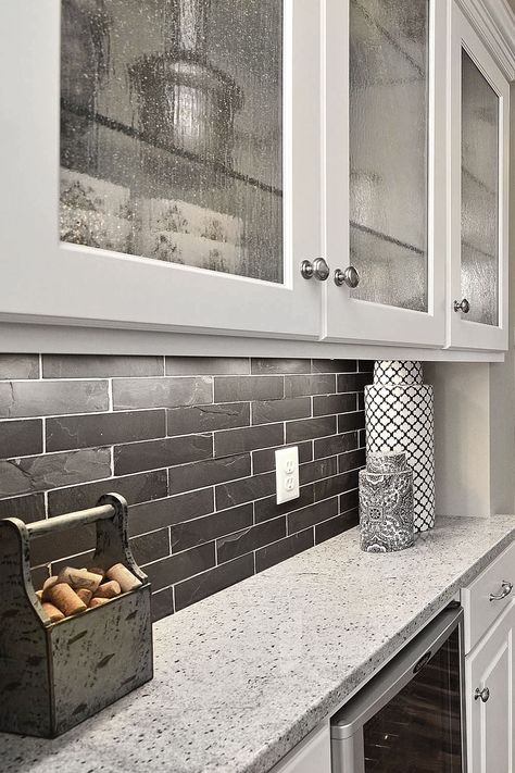 kashmire white granite with black subway backsplash slate tile BA1045 Grey Backsplash Kitchen, Grey Subway Tile Kitchen, Gray Kitchen Backsplash, Slate Backsplash, Backsplash Kitchen White Cabinets, Slate Kitchen, Trendy Kitchen Backsplash, Farmhouse Kitchen Backsplash, Subway Tile Backsplash Kitchen