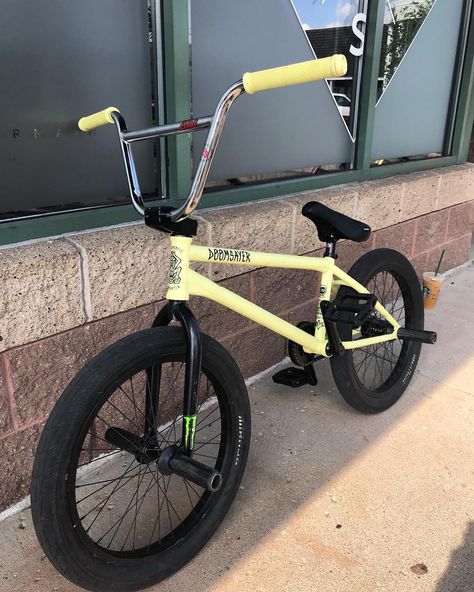 A look at Wethepeople PRO @jordangoooodwin’s current #DOOMSAYER setup. 2019 frames & parts available this Fall 💀 #wethepeoplebmx We The People Bmx, Bmx Street, Best Bmx, Vintage Bmx Bikes, Bmx Shop, Bmx Parts, Stunt Bike, Bmx Bicycle, Bmx Freestyle