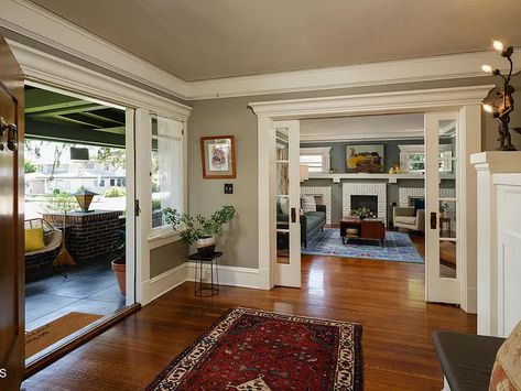 1913 Craftsman For Sale In South Pasadena California Inside Craftsman Style Homes, Craftsman Style Homes Living Room, 1920s Craftsman Interior, Craftsman Home Entryway, California Craftsman Interiors, Updated Craftsman Interior, Craftsman Addition, Craftsman Livingroom, Craftsman Bungalows Interior