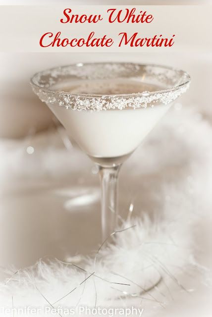 White Chocolate Martini Recipe, White Chocolate Martini, Chocolate Martini Recipe, Signature Cocktails Wedding, Recipe For Teens, Chocolate Cocktails, Chocolate Martini, Vanilla Milkshake, White Cocktails