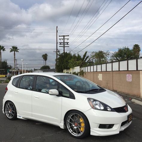 Go download the #vividracing app for android or iOS to see what insanity is on this #hondafit Honda Fit Accessories, Honda Fit Custom, Honda Fit Camping, Honda Jazz Modified, Honda Fit Modified, 2015 Honda Fit, Honda Fit Sport, Honda Vtec, Black Honda