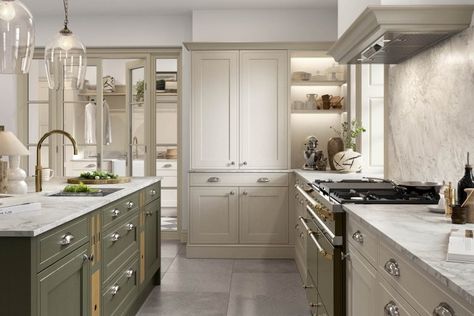 Taupe Cabinets, Coloured Kitchen, Kitchen Examples, Shaker Style Kitchen, Window Seating, Types Of Kitchen, Eco Kitchen, Free Kitchen Design, Two Tone Kitchen