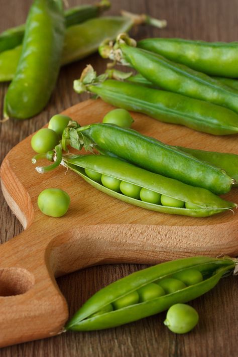 Benefits Of Peas, Vegetable Photography, Ingredients Photography, Dairy Free Pizza, White Bean Hummus, Vegetables Photography, Healthy Fruits And Vegetables, Garden Vegetable, Beautiful Fruits