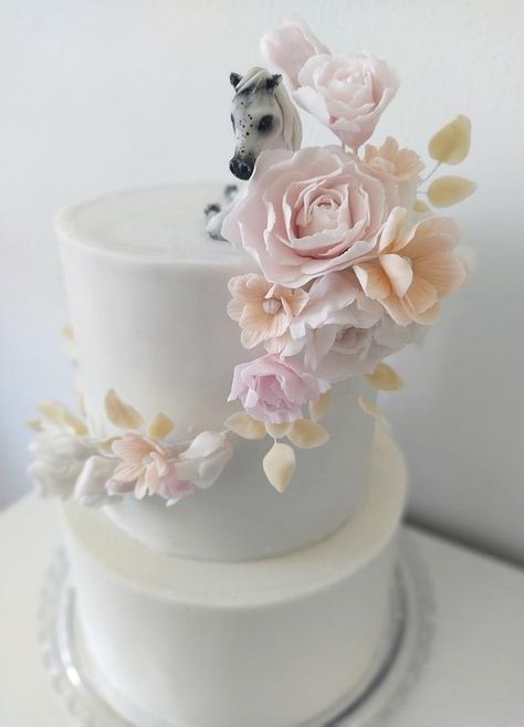 Equestrian Cake, Horses And Flowers, Horse Cakes, Horse Birthday Cake, Wedding Horse, Celebration Desserts, Paris Cakes, First Communion Cakes, Book Cakes