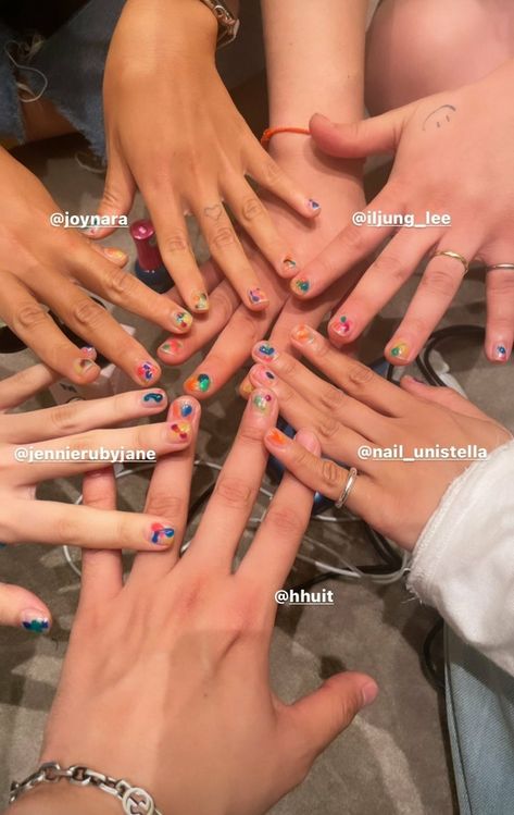 Jennie Nails, Jennie Instagram, Beauty Mark, Soft Nails, Touching Herself, Her Smile, Blackpink Jennie, How To Do Nails, Her Hair