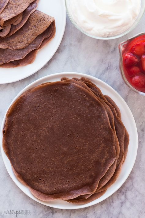 Chocolate Crepes Recipe, Crepe Cake Recipe, Cinnamon Bun Recipe, Easy Crepe Recipe, Crepe Recipe, Chocolate Crepes, Breakfast Crepes, Brunch Desserts, Breakfast And Brunch