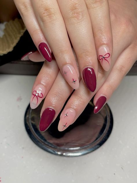 Red Nail Designs For Christmas, Gel Bow Nails, Nails Inspo New Year, Nail Pink Ideas, Christmas Summer Nails, Pink Red Nail Designs, Christmas’s Nails, Christmas Coquette Nails, Nails For Christmas And New Years