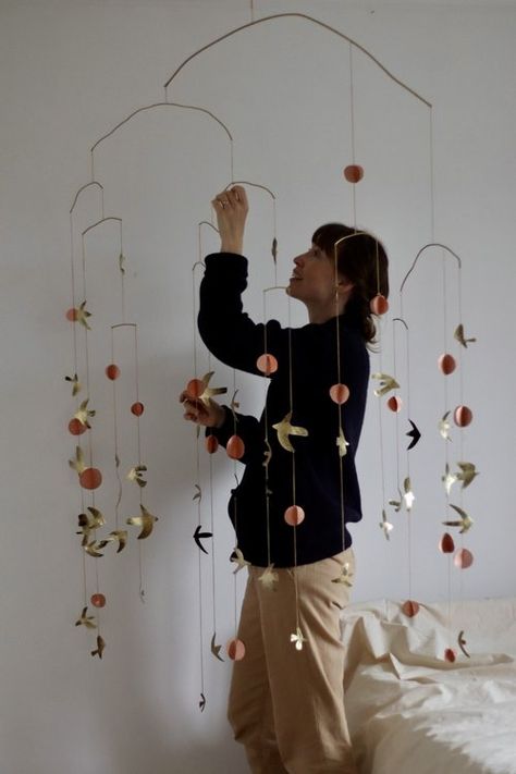 Mobile Diy Hanging, Mobile Hanging Ideas Diy, Ceiling Mobile Art, Dried Flower Mobile, Ceramic Mobile Ideas, How To Make A Mobile Diy, Mobile Art Projects, Mobiles Diy Hanging, Celestial Mobile