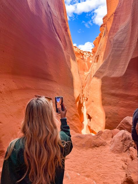 Outfit Ideas Arizona, Zion National Park Photo Ideas, Antelope Canyon Photo Ideas, Antelope Canyon Aesthetic, Antelope Canyon Picture Ideas, Zion Picture Ideas, Arizona Travel Aesthetic, Arizona Lifestyle Aesthetic, Grand Canyon Photo Ideas