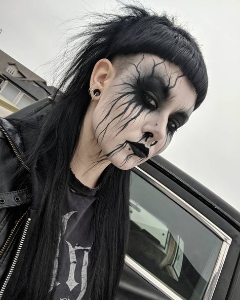 Goth Eye Makeup, Make Carnaval, Corpse Paint, Gothic Ideas, Creepy Makeup, Vampire Bride, Concert Makeup, Wild Makeup, Creepy Halloween Makeup