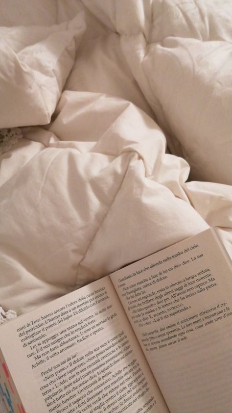 Five Self-Improvement Books to Read at Bedtime | Self Care Bedtime Rituals Books Healing, Read Before Bed, Books Suggestions, Bedtime Rituals, Books To Read In Your 20s, Books To Read Before You Die, Summer Vision, Healing Books, Best Self Help Books