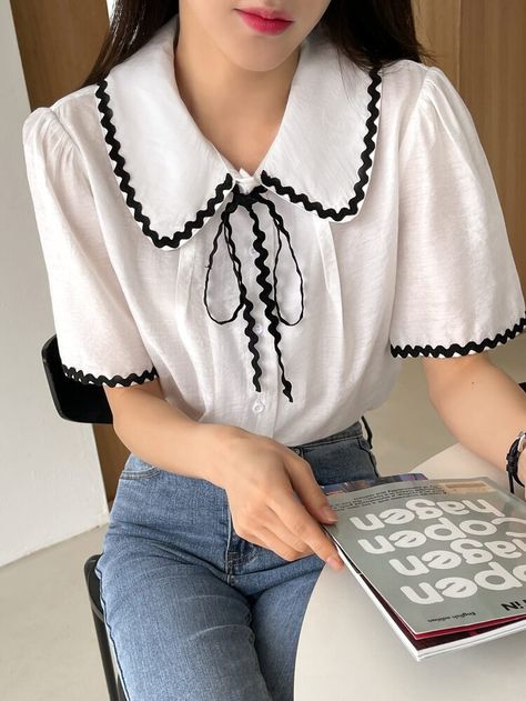 DAZY Scallop Binding Doll Collar Puff Sleeve Blouse | SHEIN USA Korean Tops Outfits, Cotton Short Tops, Job Clothes, Blouse Casual Fashion, Women Blouses Fashion, Doll Collar, American Girl Clothes, Plain Shirt, Top Shirt Women