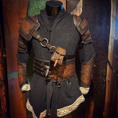 Norse-inspired leather armor sets By @enric_pujol_art on Instagram Nordic Armor, Fantasy Diy, Zombie Apocalypse Gear, Knight Outfit, Larp Ideas, Leather Gauntlet, Wizard Costume, Forest Life, Dnd Inspiration