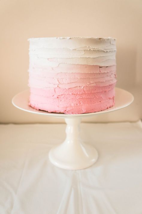 Diy Wedding Cake, Pink Smash Cakes, Fake Wedding Cakes, Pink Ombre Cake, Dummy Cake, Smash Cake Girl, Fake Wedding, Pink Frosting, Ombre Cake