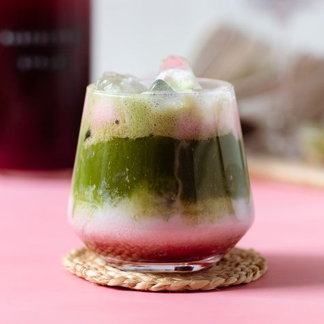 Raspberry Matcha Latte, Raspberry Matcha, Earl Grey Latte, Raspberry Margarita, Berry Cocktail, Raspberry Tea, Matcha Drink, Raspberry Syrup, Starbucks Copycat