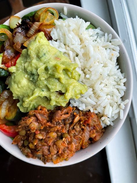 Taco Bowls Vegetarian, Plant Based Balanced Meal, Lentil Taco Bowl, Vegan Plant Based Meals, Vegan Meal Inspiration, Plant Based Work Lunch, Plant Based Lunch Meal Prep, Hearty Plant Based Meals, Meatless Mexican Recipes