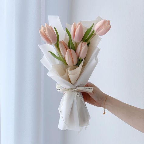 Genie Floral on Instagram: “Apricot tulip✨✨ #genietulipflower #klflorist #klonlineflorist #floristkl #floristpj #floristpuchong #apricottulips” Flowers Widget, Random Flowers, Floral Aesthetics, Small Wedding Bouquets, Diy Bouquet Wrap, Flower Bouquet Diy, Boquette Flowers, Tulip Bouquet, Graduation Cap Decoration