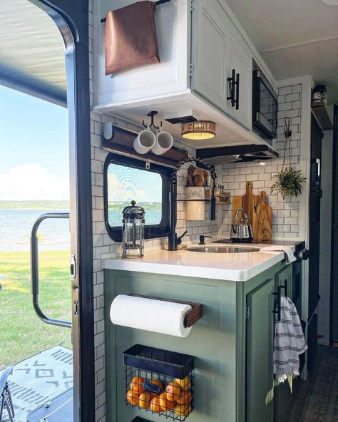 Husbil Makeover, Motorhome Remodel, Glamper Camper, Rv Interior Remodel, Camper Interior Design, Tiny House Camper, Camper Trailer Remodel, Vintage Camper Remodel, Trailer Decor