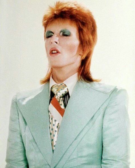 David Bowie Life On Mars, David Bowie Costume, Bowie Life On Mars, David Bowie Fashion, David Bowie Pictures, David Bowie Ziggy, Major Tom, Life On Mars, Ziggy Stardust