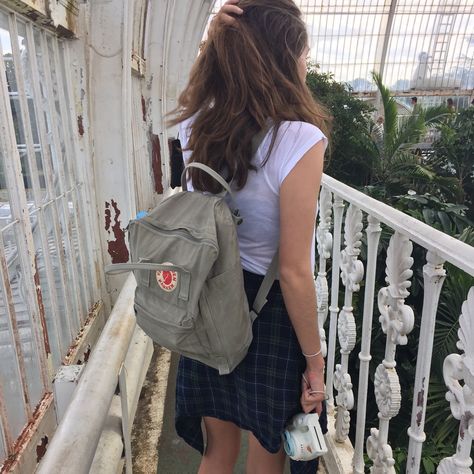 pinterest-georgstirlingg Mochila Fjallraven Kanken, Riley Matthews, Born To Shine, Fjällräven Kånken, Kanken Mini, Aesthetic Backpack, Girl Meets World, School Looks, Tv Girls