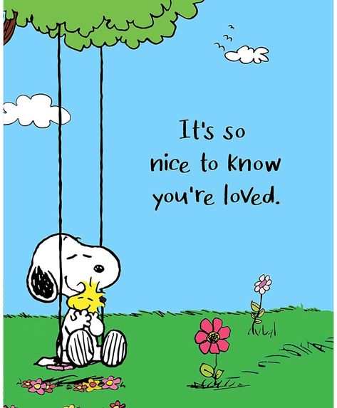 Snoopy Love Quotes, Peanuts Cartoon Quotes, Thank You Snoopy, Snoopy Decor, Motivational Quotes In English, Peanuts By Schulz, Snoopy Comics, Hug Quotes, Snoopy Cartoon