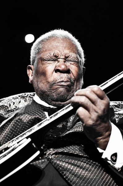 Some people will just always be cool. B.B. King is one of those. Check out his style and the pure emotions in his face as he plays! Man Ray, Bb King, Beale Street, Alberto Giacometti, Max Ernst, Rene Magritte, Rock N’roll, I'm With The Band, Jazz Blues