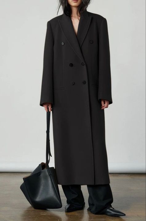 Dad Coat Outfits, Marcela London, Black Overcoat Outfit Women, Black Wool Coat Outfit, Long Black Wool Coat, Wool Coat Outfit, Coat Styling, Basic Ootd, Black Overcoat