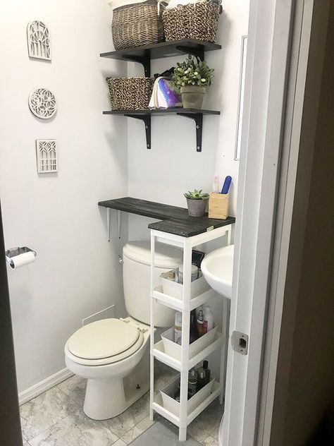 20 budget friendly bathroom organization ideas. Bathroom storage ideas for small spaces. Small bathroom hanging storage ideas. #hometalk #smarthbathroomstorageideas #smallbathroomstorageideas Contempory Bathrooms, Ikea Storage Baskets, Wc Decoration, Diy Bathroom Storage Ideas, Diy Space Saving, Remodeling Bathroom, Diy Space, Diy Bathroom Storage, Ikea Bathroom