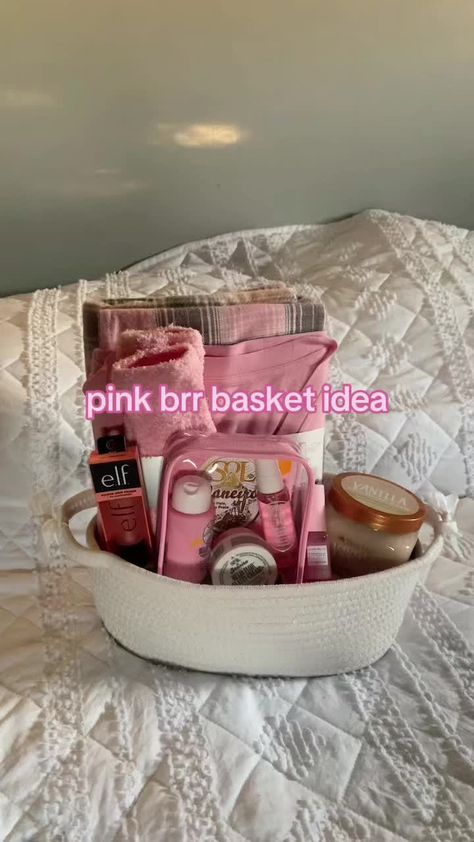 for my bestie who loves pink #brrbasket #burrbasket #pinkchristmas #pink #soldejaniero #elf #treehut #pacsun #christmas #fyp #fypシ #foryou #foryoupage Pink Gift Basket, Girly Christmas Gifts, For My Bestie, Appreciation Gifts Diy, Diy Best Friend Gifts, Pink Basket, Birthday Basket, Cute Birthday Ideas, Cute Gifts For Friends