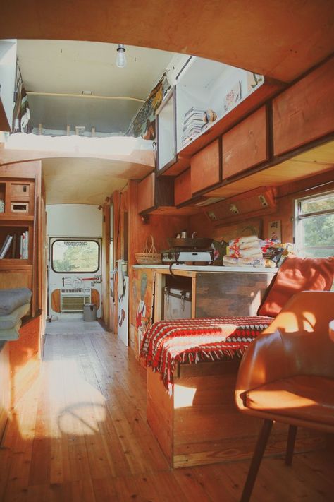 Trailer Inspiration, School Bus Tiny House, School Bus Camper, School Bus House, Converted Bus, Old School Bus, Airstream Trailer, Bus Living, Kombi Home