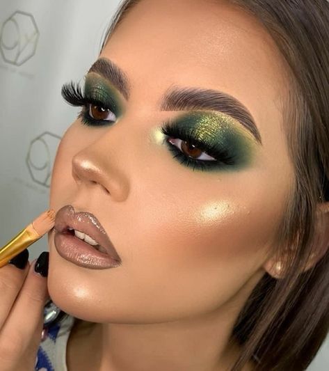 Jade Green Eye Makeup, Gold And Emerald Makeup Looks, Emerald Green And Gold Eye Makeup, Emerald Green Dress Makeup Ideas, Green And Gold Makeup Looks, Dark Green Makeup Looks, Green Glam Makeup, Emerald Green Eye Makeup, Emerald Green Makeup Looks