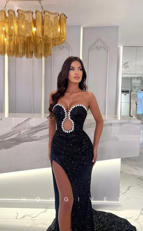 Extra Prom Dresses, Dinner Outfit Classy, Bad Dresses, Stunning Prom Dresses, Classy Prom Dresses, Glamour Dress, Prom Dress Inspiration, Evening Dresses For Weddings, Pretty Prom Dresses