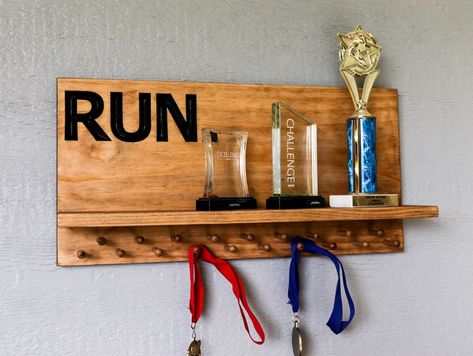 Kids Trophy Display Ideas, Diy Trophy, Sports Medal Display, Marathon Medal Display, Running Medal Holder, Trophy Shelf, Running Medal, Marathon Medal, Trophy Display