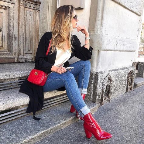 Fall in Zürich. Get @vanessaciliberto’s look with Aurella. Tap to shop. #AldoGlobeTrotter Red Ankle Boots Outfit, Red Booties Outfit, Booties Outfit Winter, Casual Bar Outfits, Red Boots Outfit, Urban Style Clothing, Red Shoes Outfit, Casual Oufits, Outfit Botas