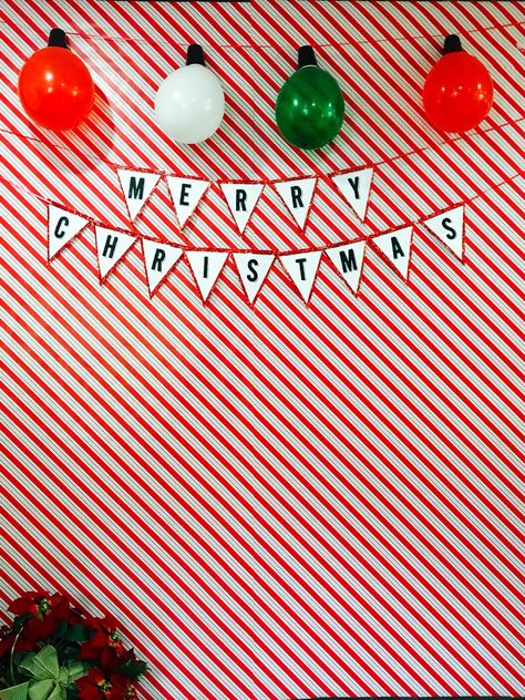 Christmas photo booth backdrop with Christmas bulb balloons - DIY Christmas Decor Ideas For Parties, Christmas Backdrops For Photos Diy Simple, Christmas Wrapping Paper Photo Backdrop, Xmas Party Photo Booth Backdrop Ideas, Christmas Selfie Station Backdrop, Xmas Backdrop Ideas Diy, Diy Christmas Selfie Station, Xmas Party Decorations Diy, Easy Diy Christmas Backdrop Photography