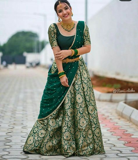 Brocade Half Saree, Banarasi Half Saree Lehenga, Green Pattu Lehenga, Green And Pink Half Saree, Green Banarasi Lehenga, Mehandi Look, Green Half Saree, Traditional Lehenga Designs, Half Saree Ideas