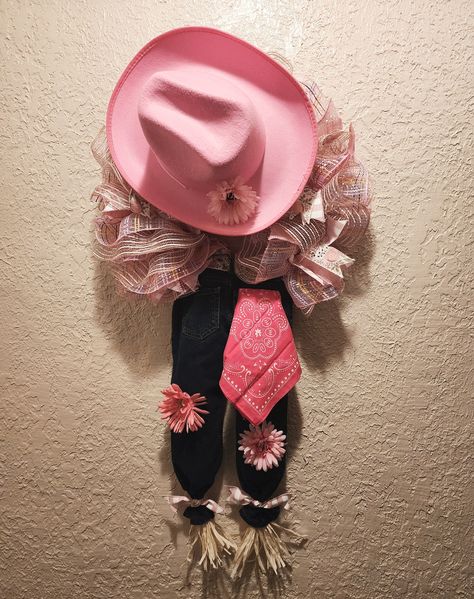 Scarecrow Wreath - Pink Cowgirl - Deco Mesh & Felt Hat Western Fall Wreath, Pink Scarecrow, Western Theme Party, Homecoming Mums Diy, Scarecrow Wreath, Pink Wreath, Wreath Base, Pink Cowgirl, Western Theme