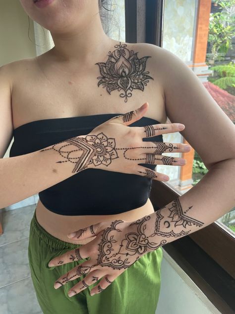 Henna Doodles, Henna Doodle, Cute Henna Designs, Henna Style Tattoos, Henna Inspired Tattoos, Cute Henna, Floral Henna Designs, Hand And Finger Tattoos, Henna Ideas