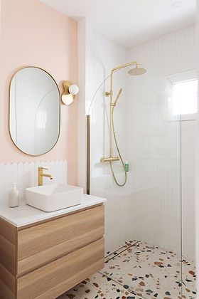 Beach House Bathroom, Pink Bathroom Decor, Small Bathroom Interior, Full Bathroom Remodel, Studio Interior Design, Downstairs Bathroom, Bathroom Inspiration Decor, Pink Bathroom, Small Bathroom Design