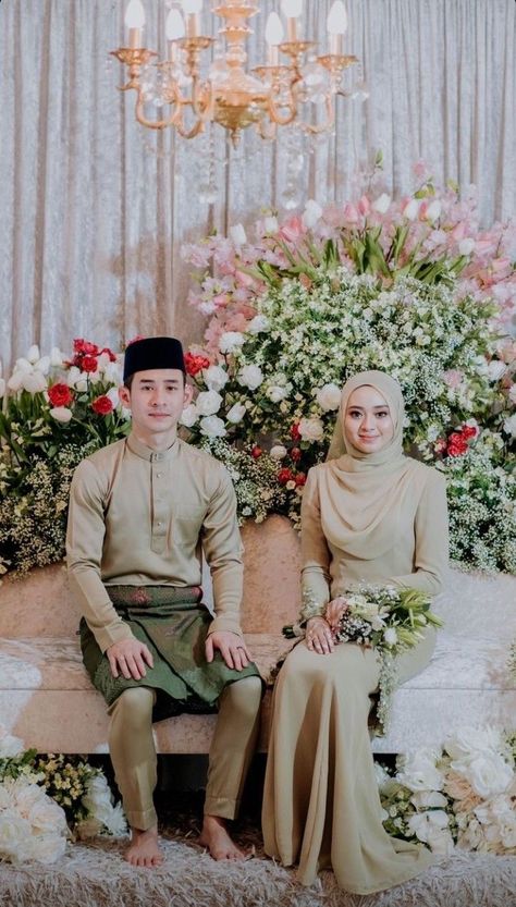 Wedding Dress Malaysia Hijab, Malay Engagement Dress, Baju Tunangan Couple Hijab, Malaysia Wedding Dress Hijab, Wedding Malaysia Muslim, Malaysian Wedding Dress Muslim, Dress Pengantin Hijab, Dress Engagement Hijab, Foto Wedding Muslim