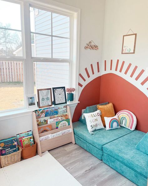 Montessori Inspired Mama on Instagram: “📚Reading Nook ⏩ Swipe ⏩ Front Facing Display And we did a thing with the wall ☀️ 🧡 Do you like it? ☺️ 📚 Ideas for front facing book…” Toddler Reading Nooks, Sun Mural, Bedroom Reading Corner, Kids Nook, Reading Corner Kids, Reading Nook Kids, Learning Corner, Kids Rooms Inspo, Toddler Boy Room Decor