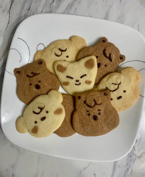 Shortbread Cookie Designs, Shortbread Cookies Designs, Kpop Cookies Ideas, Kpop Desserts, Straykids Gift Ideas, Skzoo Cake, Skz Cake, Postres Aesthetic, Kawaii Baking