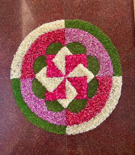 These are various designs of Pookkalam or flower rangoli used during 10 days of Onam celebrations. Pukalam Designs Simple, Simple Atham Pookalam Design, Pookalam Design Easy, Pookolam Design Onam Theme, Onam Flower Decoration Simple, Onam Simple Pookalam, Onam Pukalam Design, Ona Pookkalam Design, Onapookalam Designs Simple