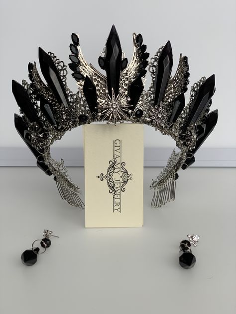 Medieval crown Demon Empress, Crown And Tiara, Bayreuth Germany, Medieval Crown, Muka Lelaki, Handmade Crown, Crystal Crown Tiaras, Crown Aesthetic, Beautiful Tiaras