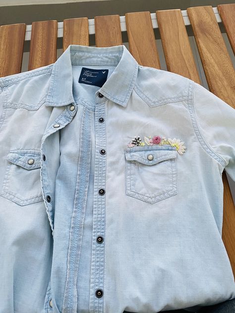 Embroider Denim Shirt, Jean Shirt Embroidery, Embroidered Denim Shirt Diy, Embroidery On Denim Shirt, Denim Shirt Embroidery Ideas, Denim Shirt Embroidery, Hand Embroidered Denim, Jeans Tutorial, Clothes Embroidery