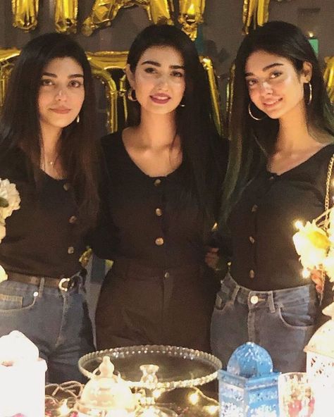 Sarah Khan with her sister Aisha Zafar Khan and Noor Zafar Khan at her birthday party. Sarah Khan, Pakistani Bridal Makeup, Pakistani Party Wear, Teen Celebrities, Stylish Short Dresses, Beautiful Pakistani Dresses, Pakistani Bridal Dresses, Beautiful Dresses For Women, Pakistani Bridal Wear