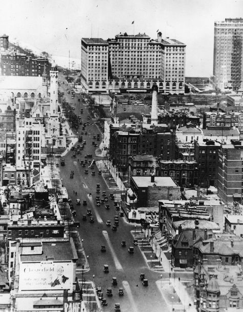 chicago then | Rewind Chicago: A View Of Michigan Avenue Then And Now Michigan Avenue Chicago, Drake Hotel, Chicago Pictures, Wilde Westen, Chicago History, Michigan Avenue, Chicago Photos, My Kind Of Town, Chicago Architecture