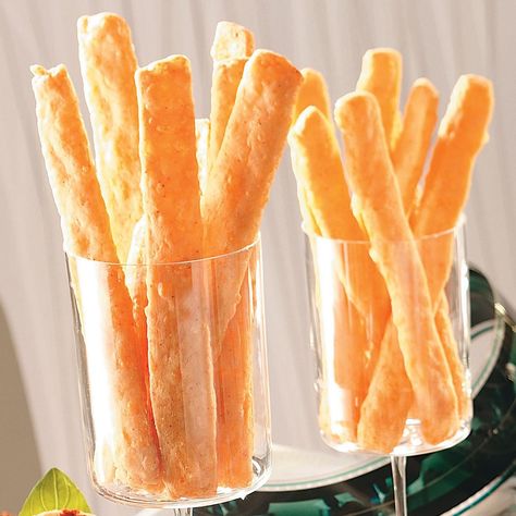 Recipe For Cheese Straws, Cheese Straws Easy, Cheese Straws Recipe, Crispy Cheese, Cheese Straws, Easy Cheese, Cheese Sticks, Cheese Crackers, Banana Bread Recipes